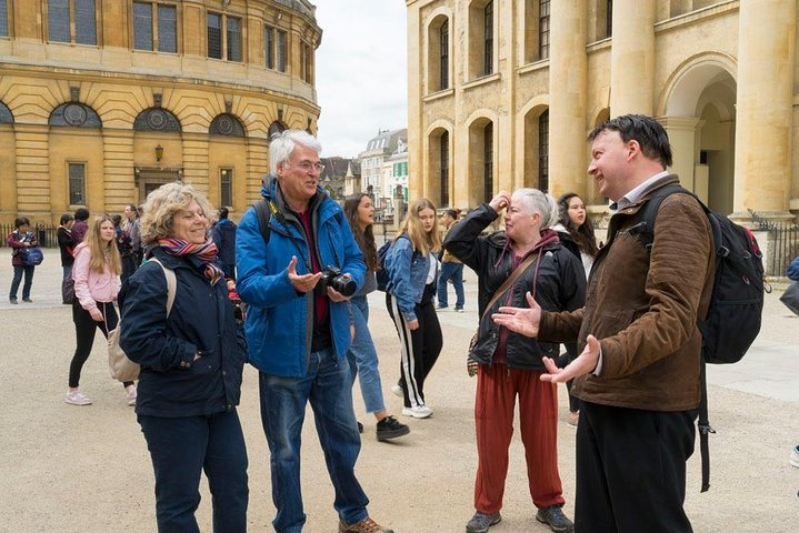 Peter guiding by Sheldonian